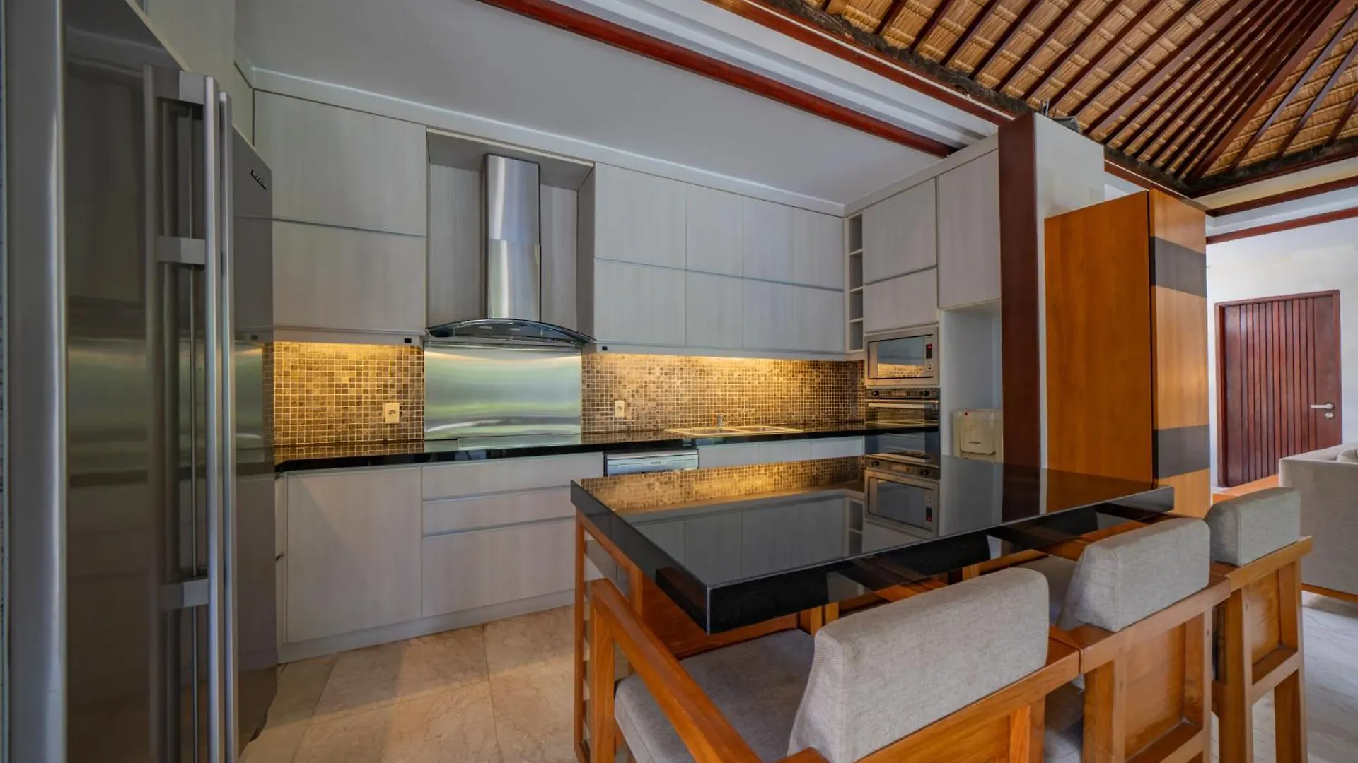 Kedonganan Beach Villas Джимбаран Индонезия